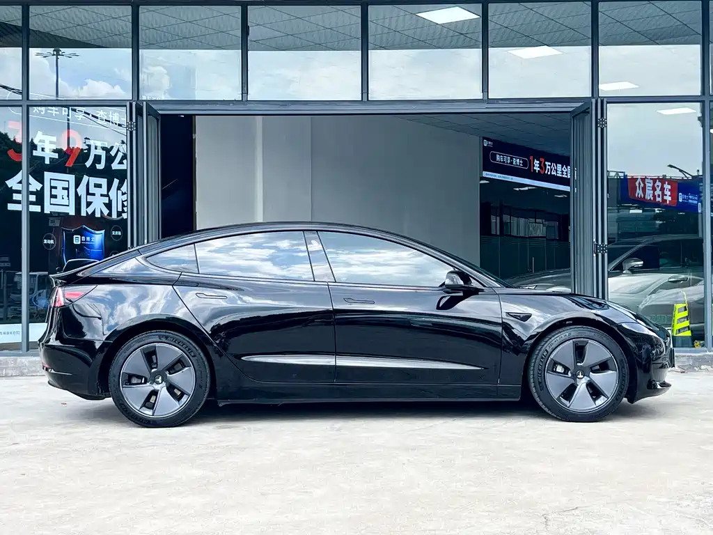 Tesla Model 3 2022 — фото 4