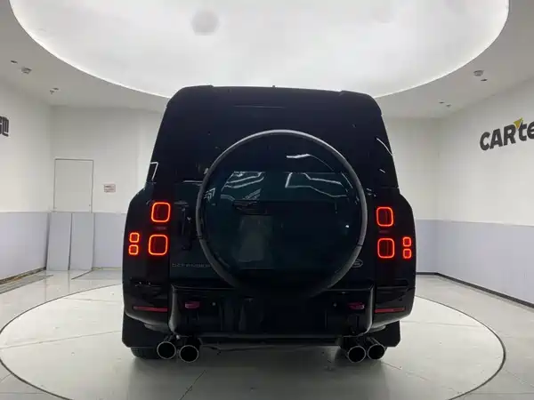 Land Rover Defender 2025