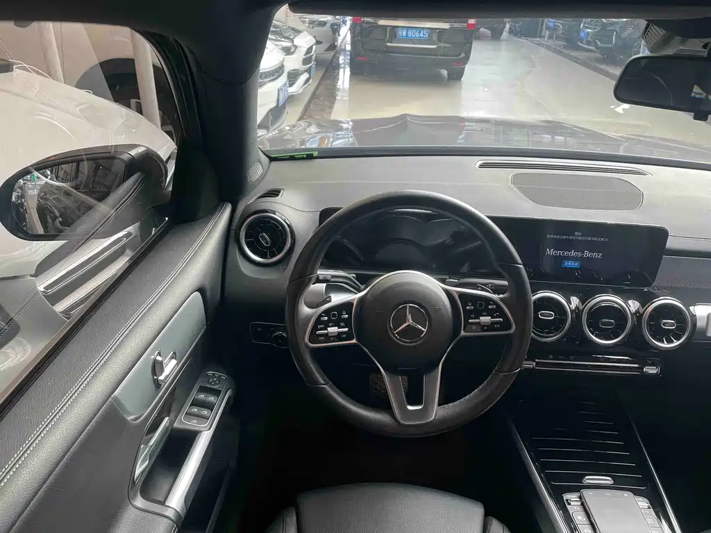 Mercedes-Benz GLB 2023 — фото 13