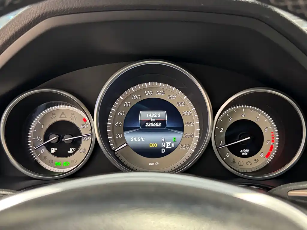 Mercedes-Benz E-Class 2014 — фото 12