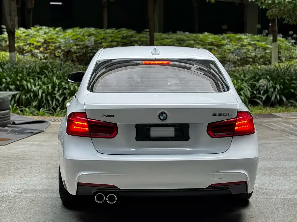 BMW 3 Series 2019 — фото 17