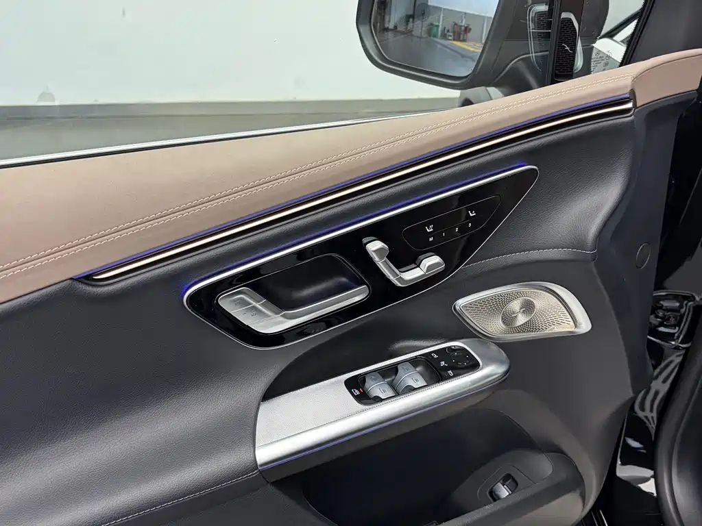 Mercedes-Benz EQE SUV 2025 — фото 11