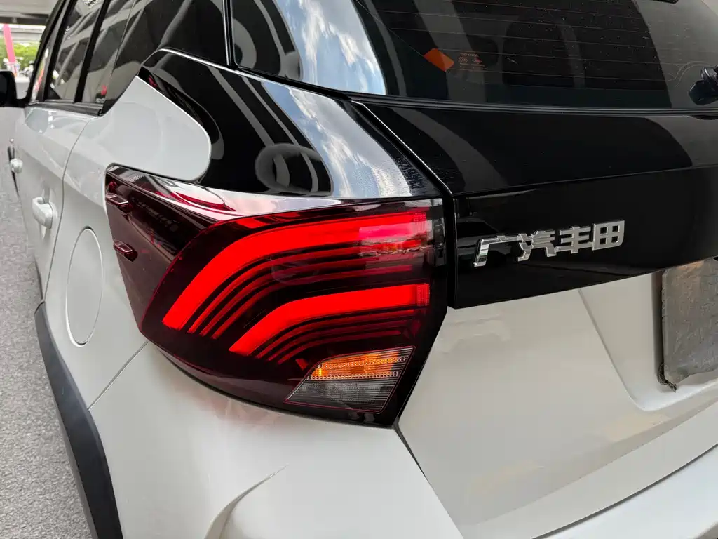 Toyota Yaris L 2023 — фото 21