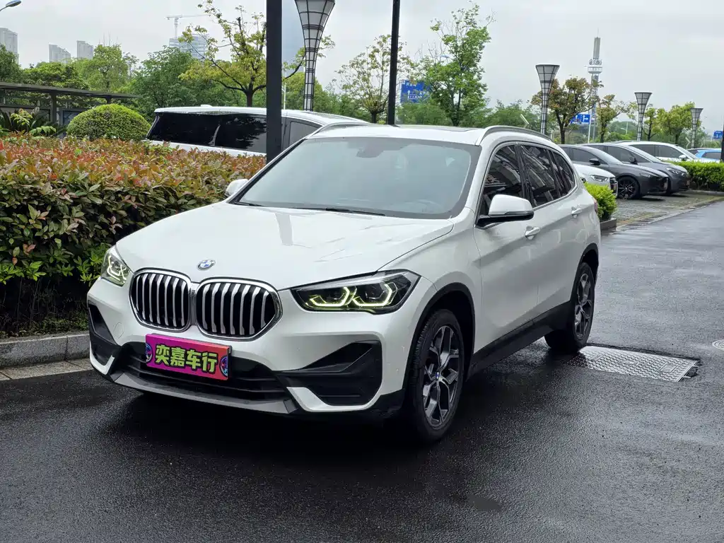 BMW X1 2022 — фото 1