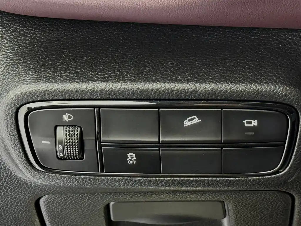 GAC Trumpchi M6 2021 — фото 19