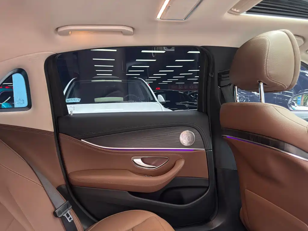 Mercedes-Benz E-Class 2019 — фото 19