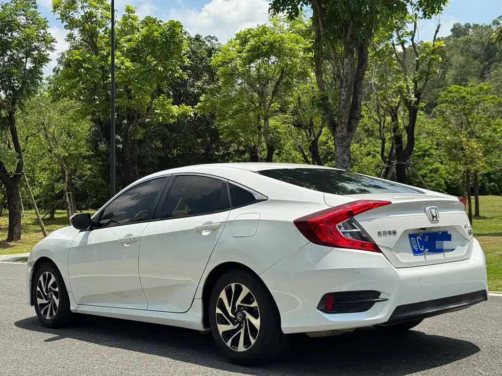 Honda Civic 2018 — фото 7