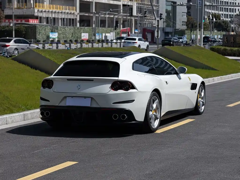 Ferrari GTC4Lusso 2019 — фото 4