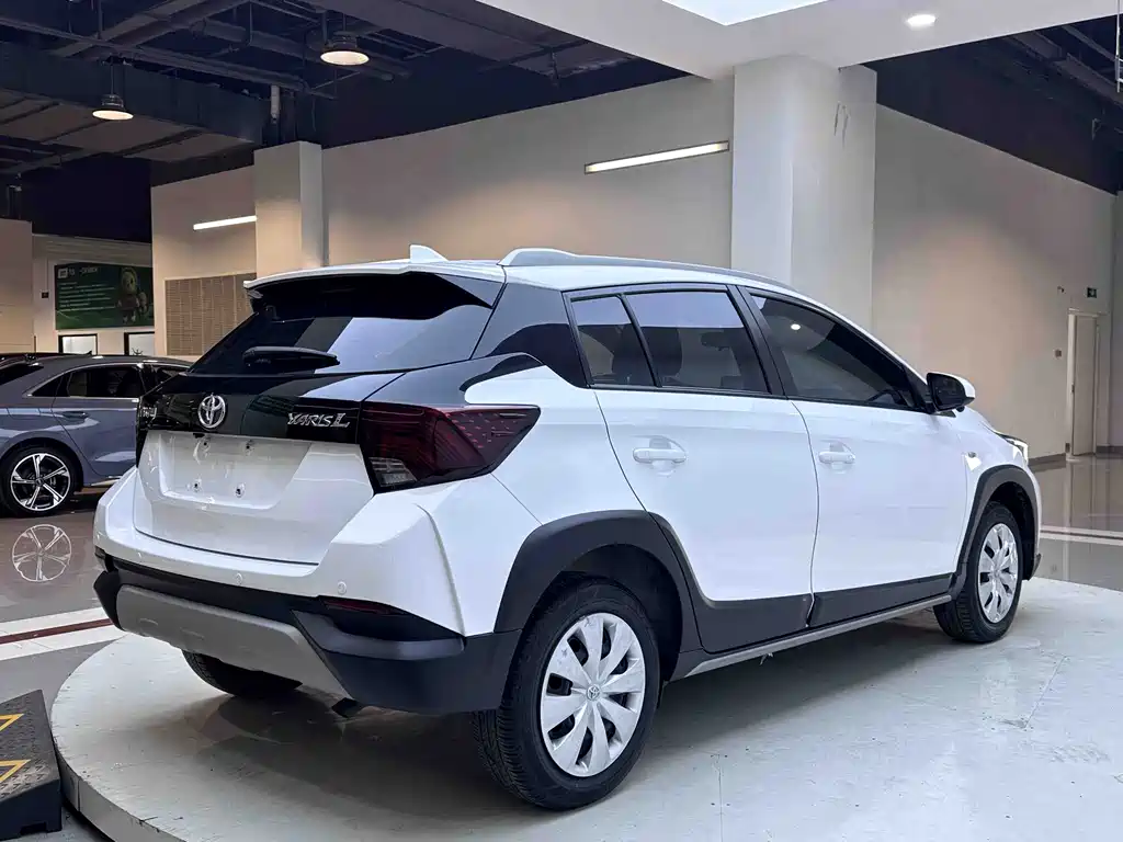 Toyota Yaris L 2023