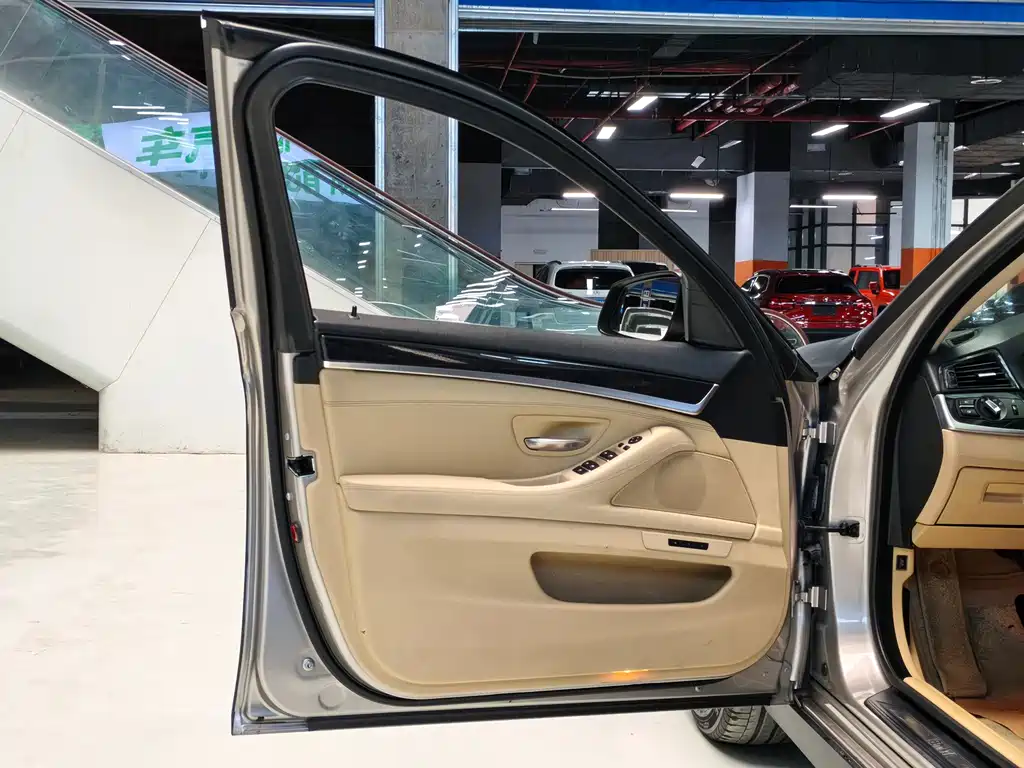 BMW 5 Series 2013 — фото 11
