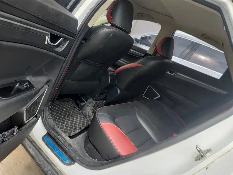 Geely Emgrand GS 2020 — фото 11