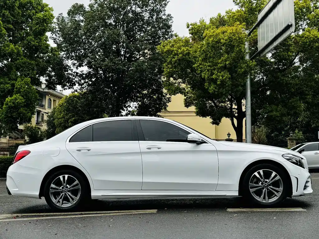 Mercedes-Benz C-Class 2019 — фото 16