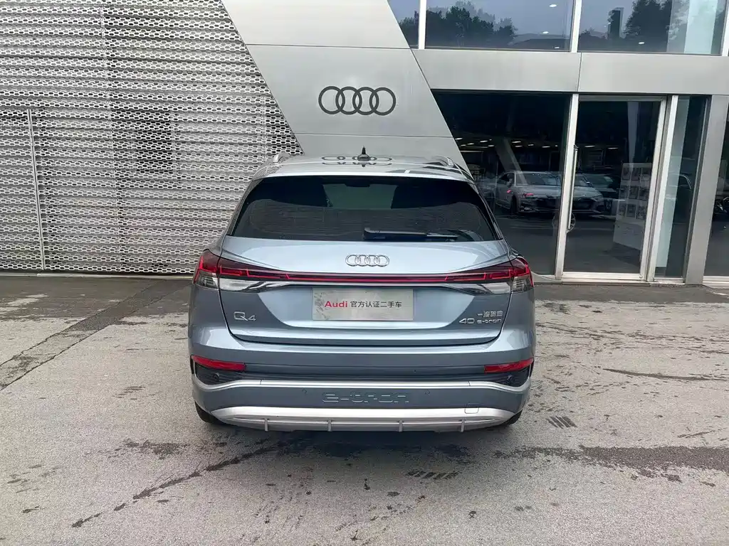 Audi Q4 e-tron 2023 — фото 5