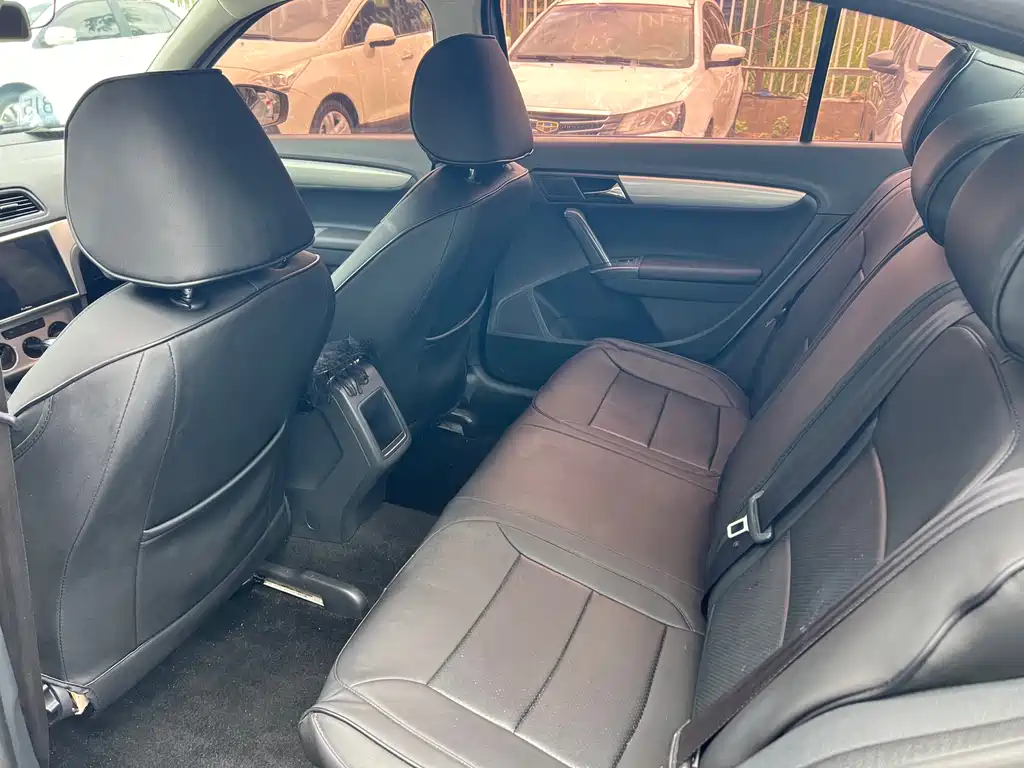 Volkswagen Lavida 2013