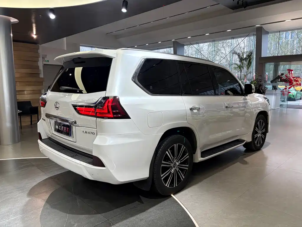Lexus LX 2018 — фото 5