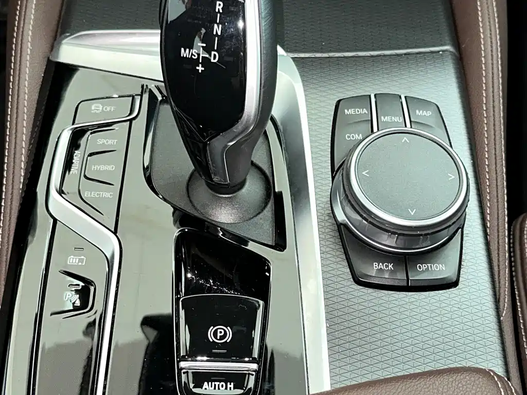 BMW 5 Series New Energy 2022 — фото 19