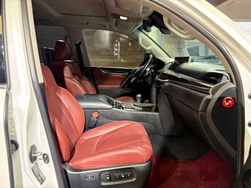 Lexus LX 2018 — фото 17