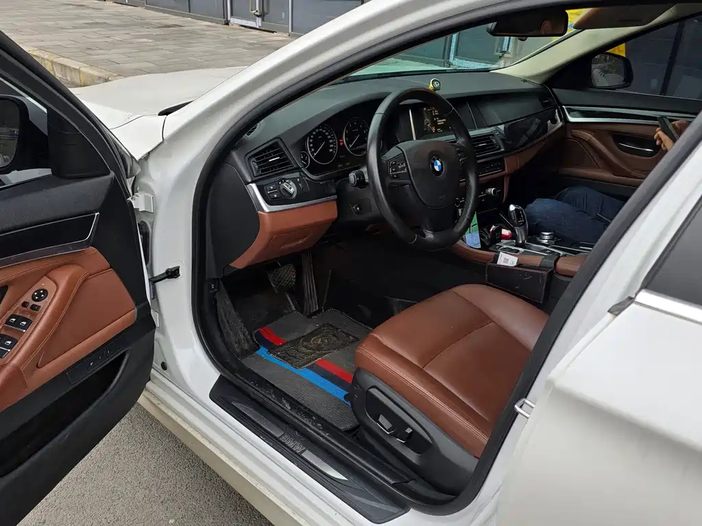 BMW 5 Series 2015 — фото 3