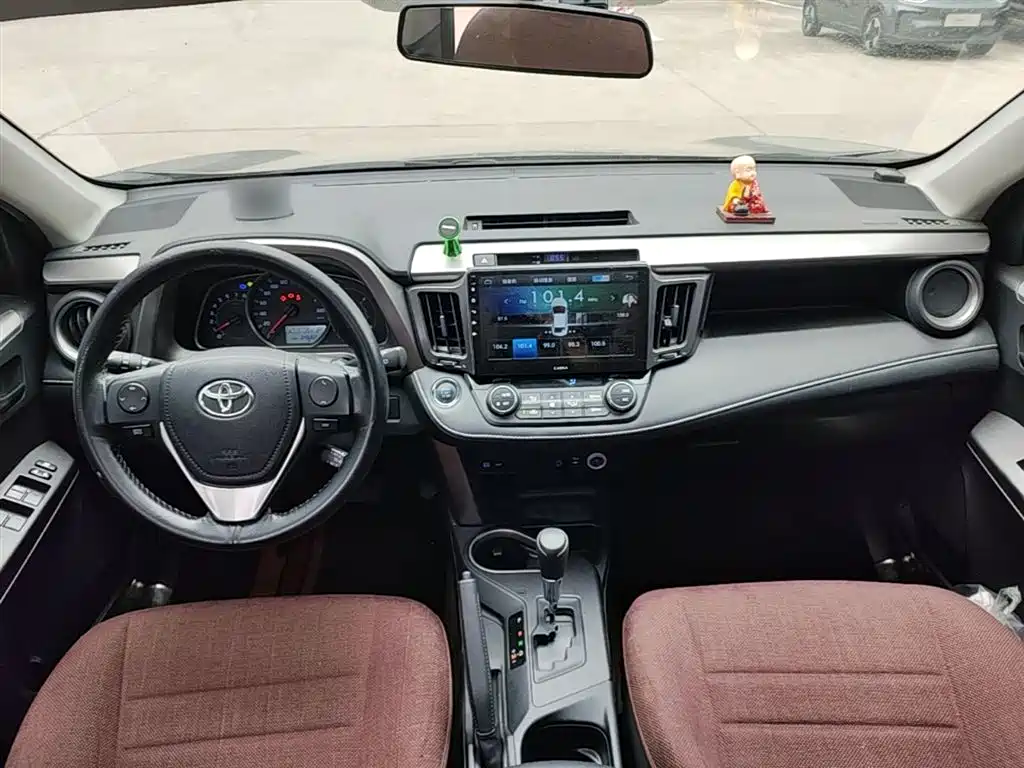 Toyota RAV4 2018 — фото 10