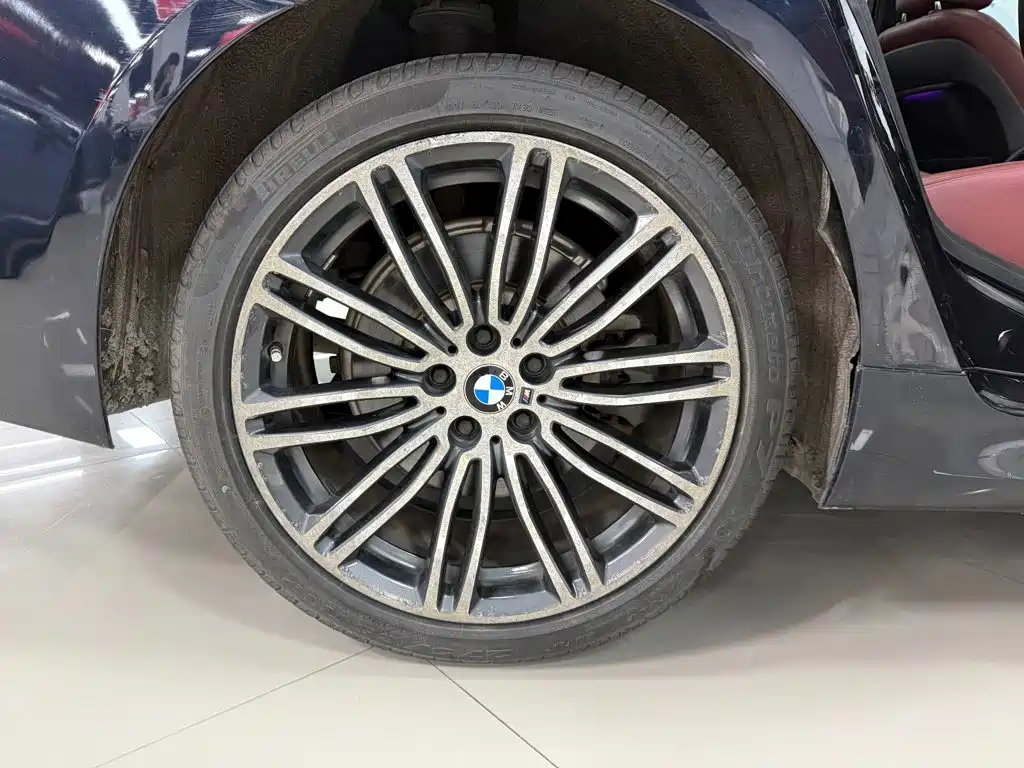BMW 5 Series 2019 — фото 23