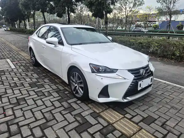 Lexus IS 2017