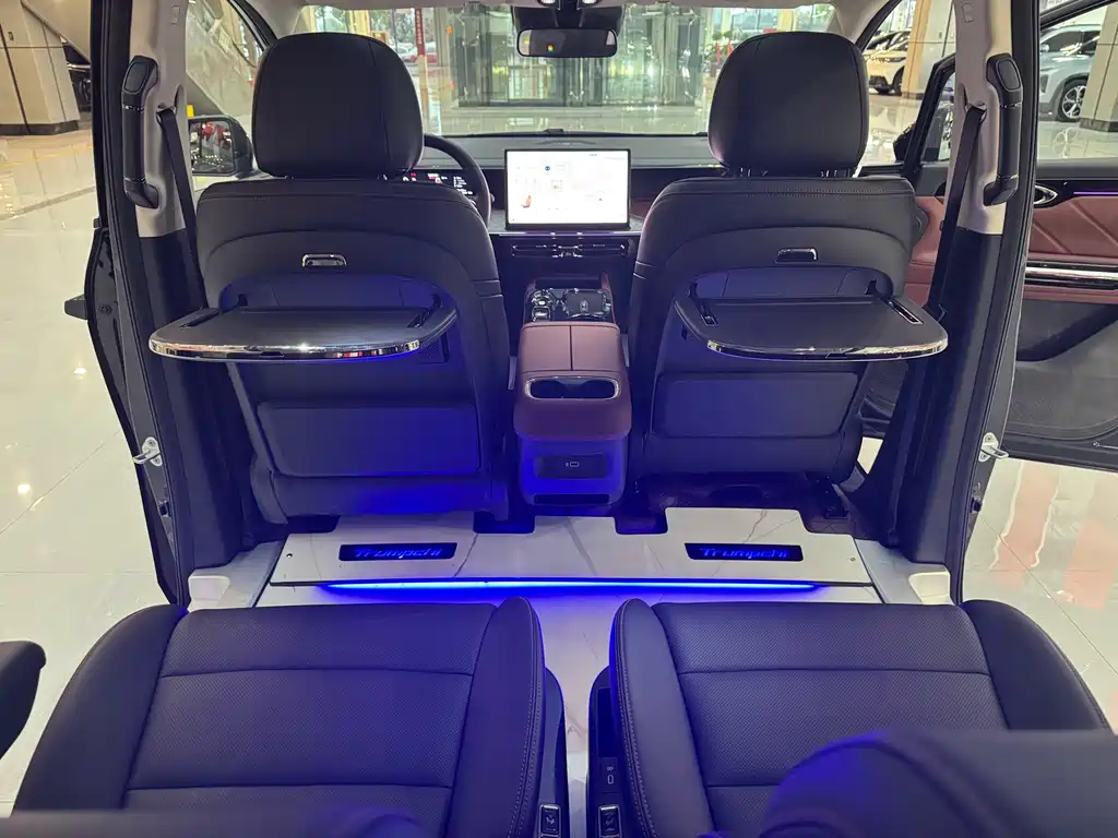 GAC Motor E8 PHEV 2024 — фото 13