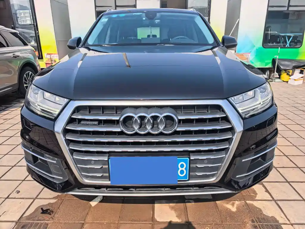 Audi Q7 2019 — фото 1