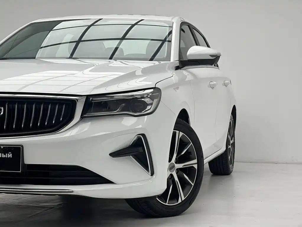 Geely Emgrand 2022