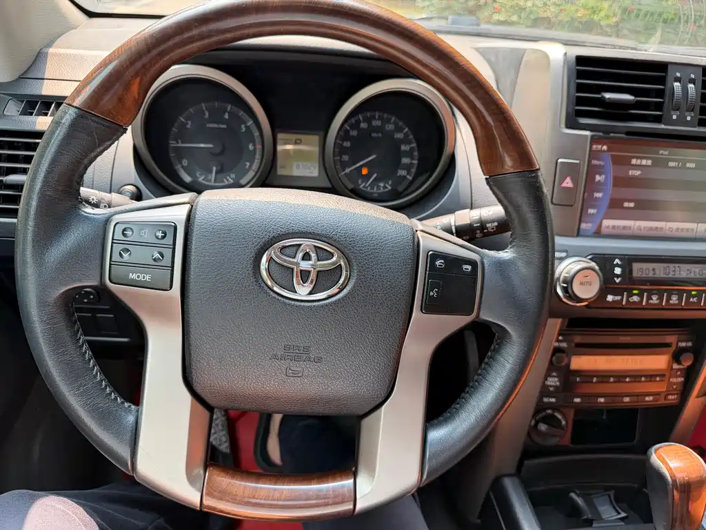Toyota Prado 2015 — фото 16