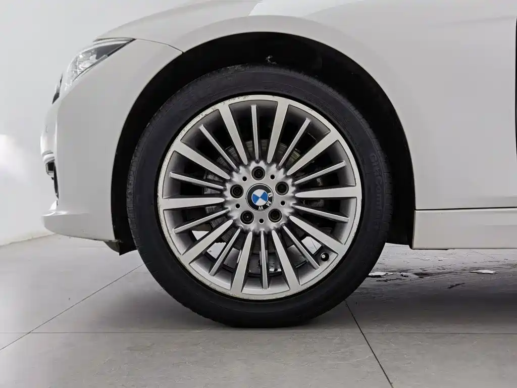 BMW 3 Series 2018 — фото 17