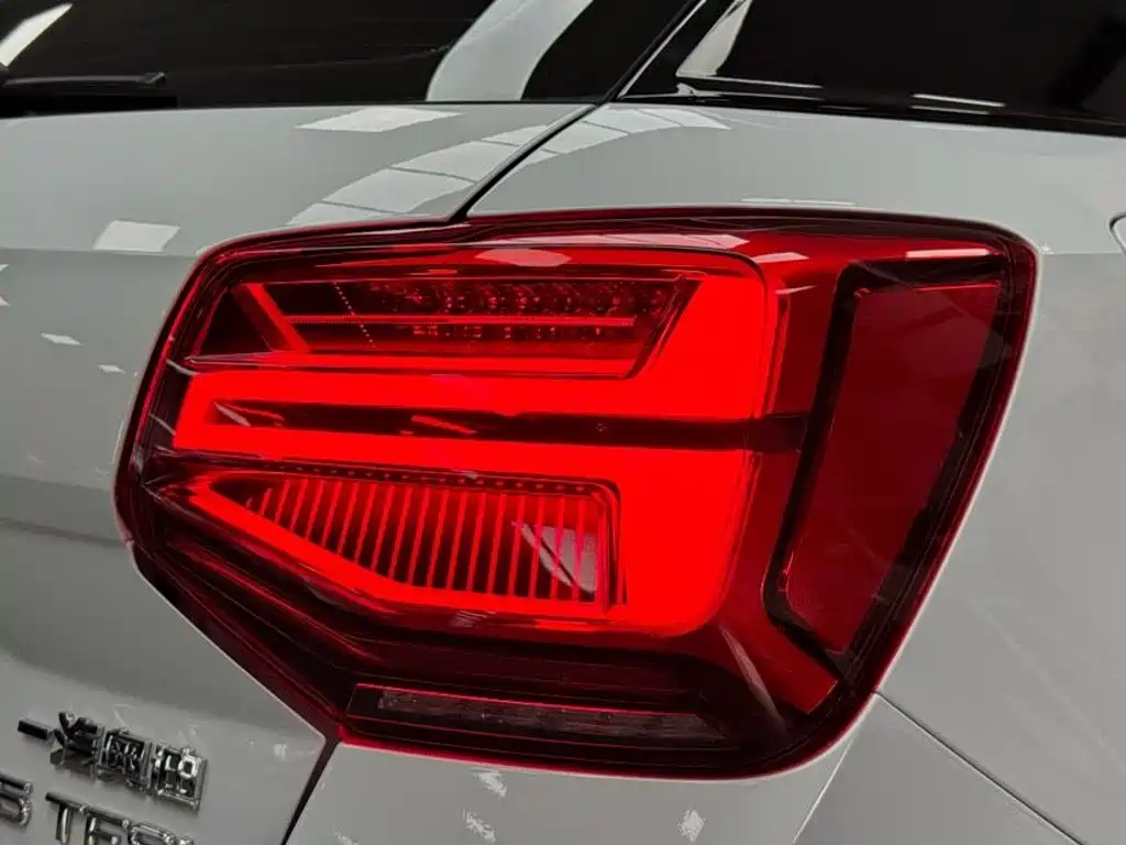 Audi Q2L 2022 — фото 20