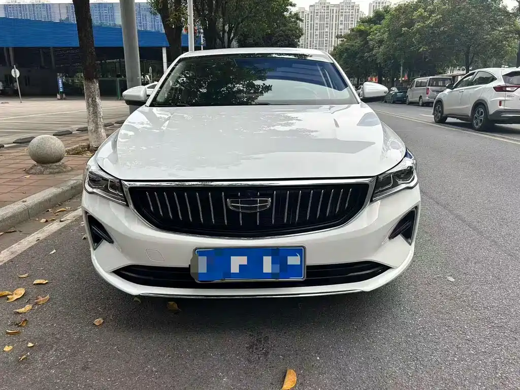 Geely Emgrand 2021