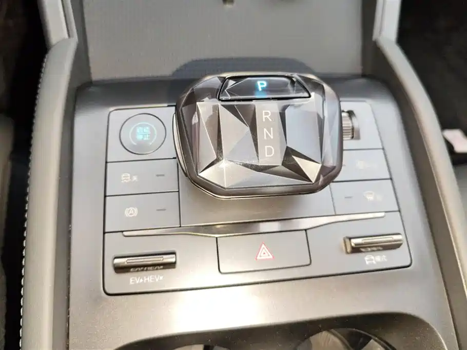 BYD Qin L 2025 — фото 16