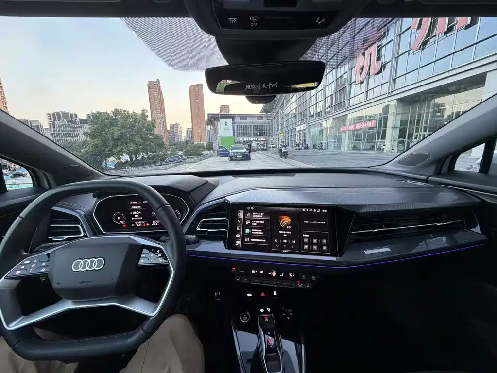 Audi Q4 E-Tron 2023 — фото 17