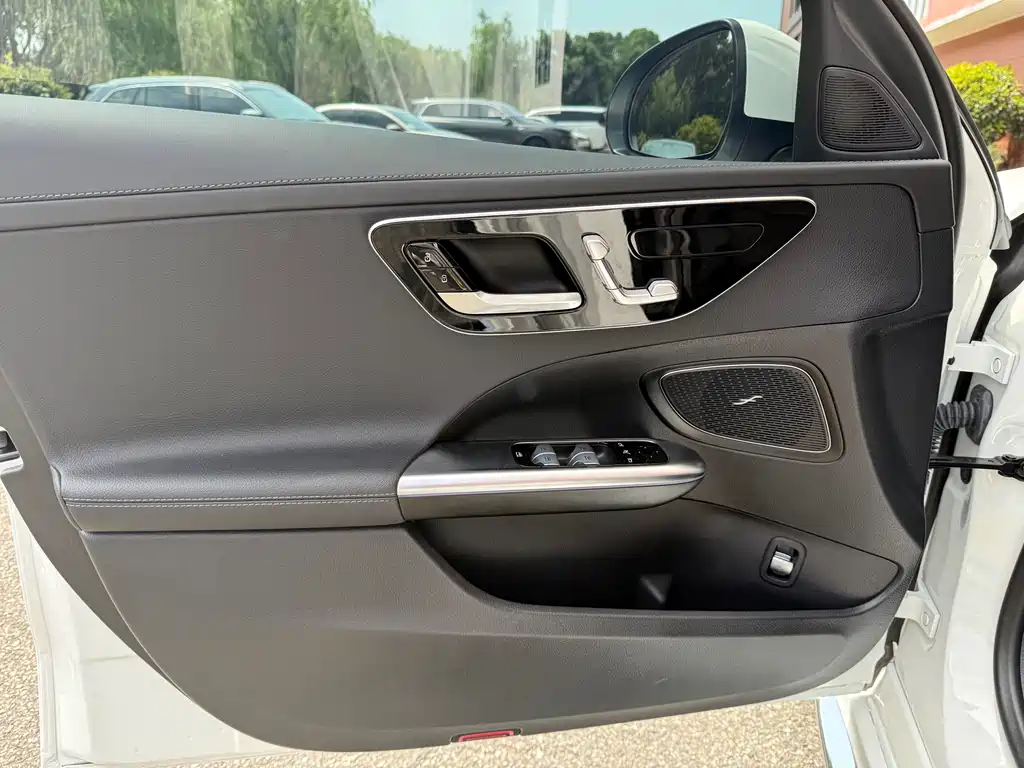 Mercedes-Benz C-Class 2023 — фото 18