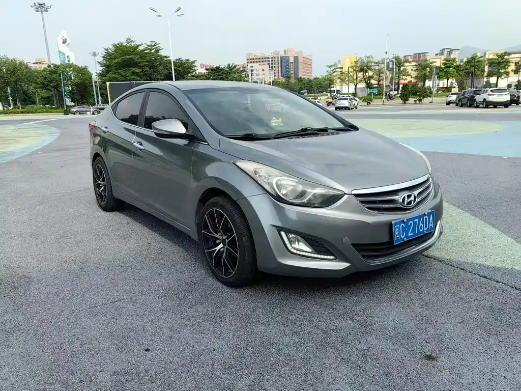 Hyundai Elantra 2012
