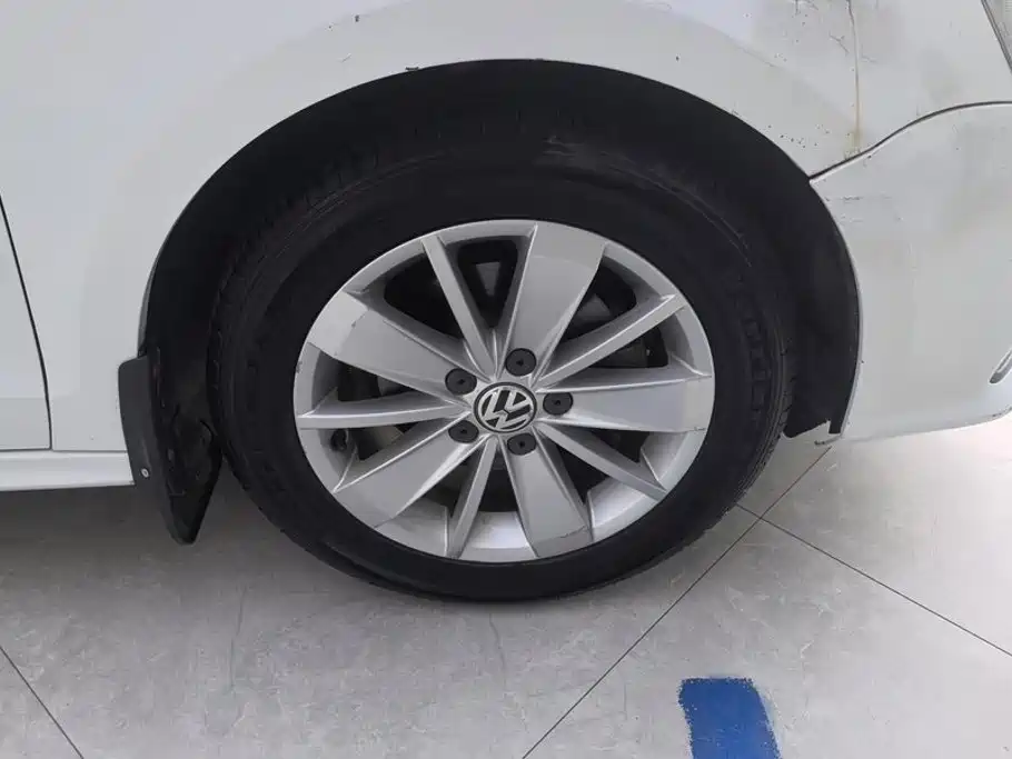 Volkswagen Sagitar 2015