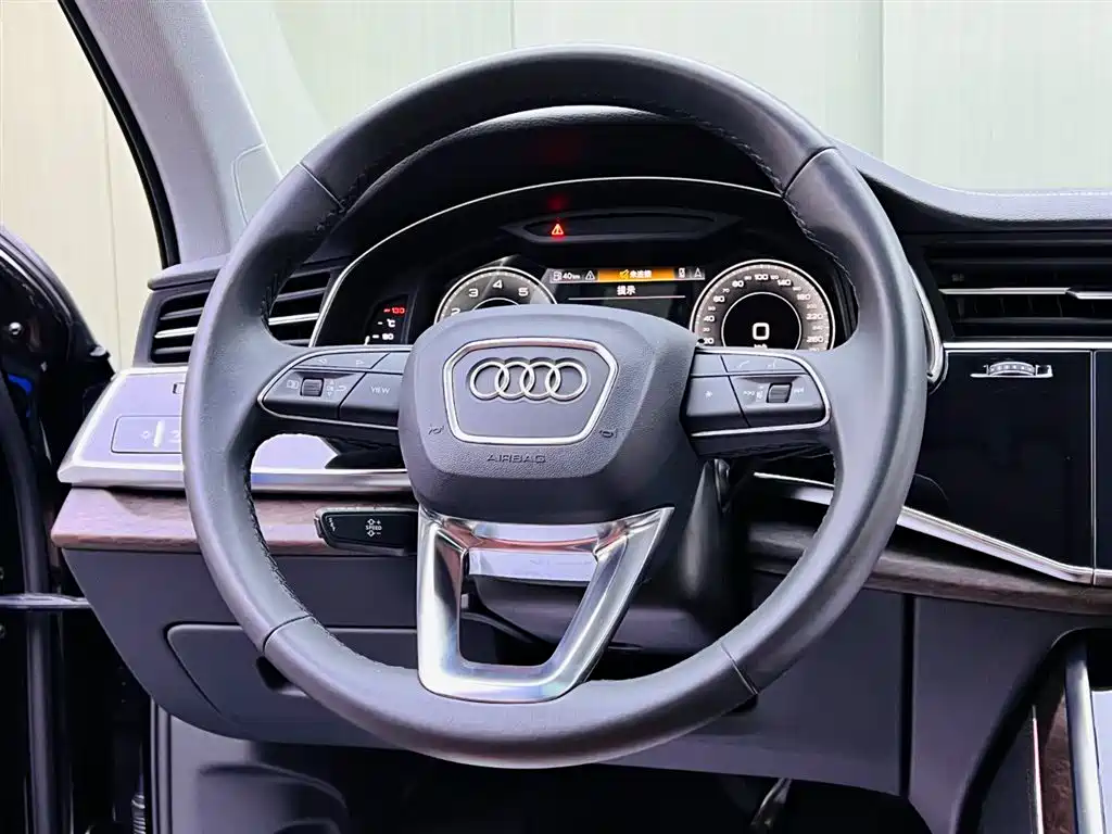 Audi Q7 2023 — фото 10