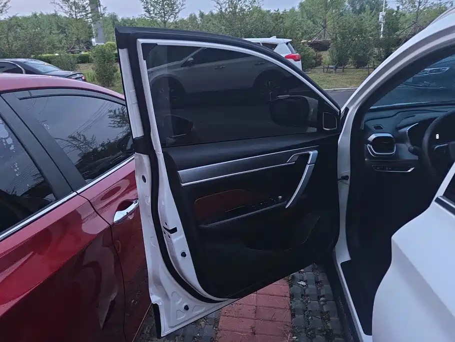 Geely Binyue 2021