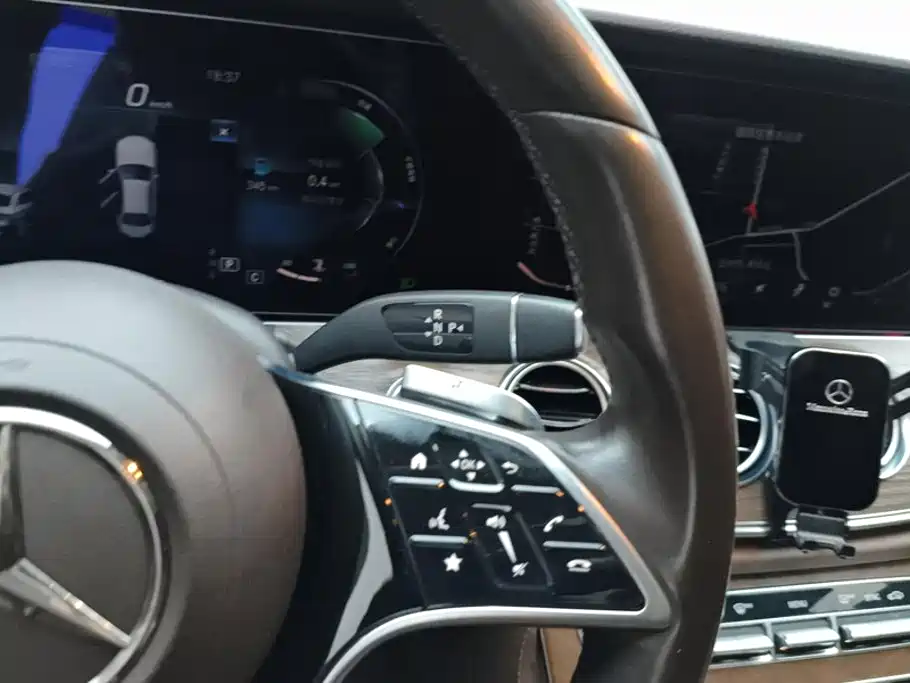 Mercedes-Benz E-Class 2022 — фото 15
