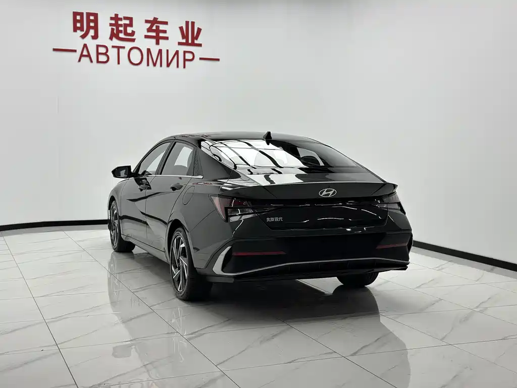 Hyundai Elantra 2023 — фото 8