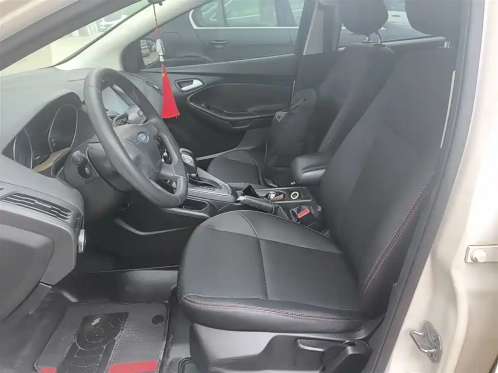 Ford Focus 2014 — фото 15