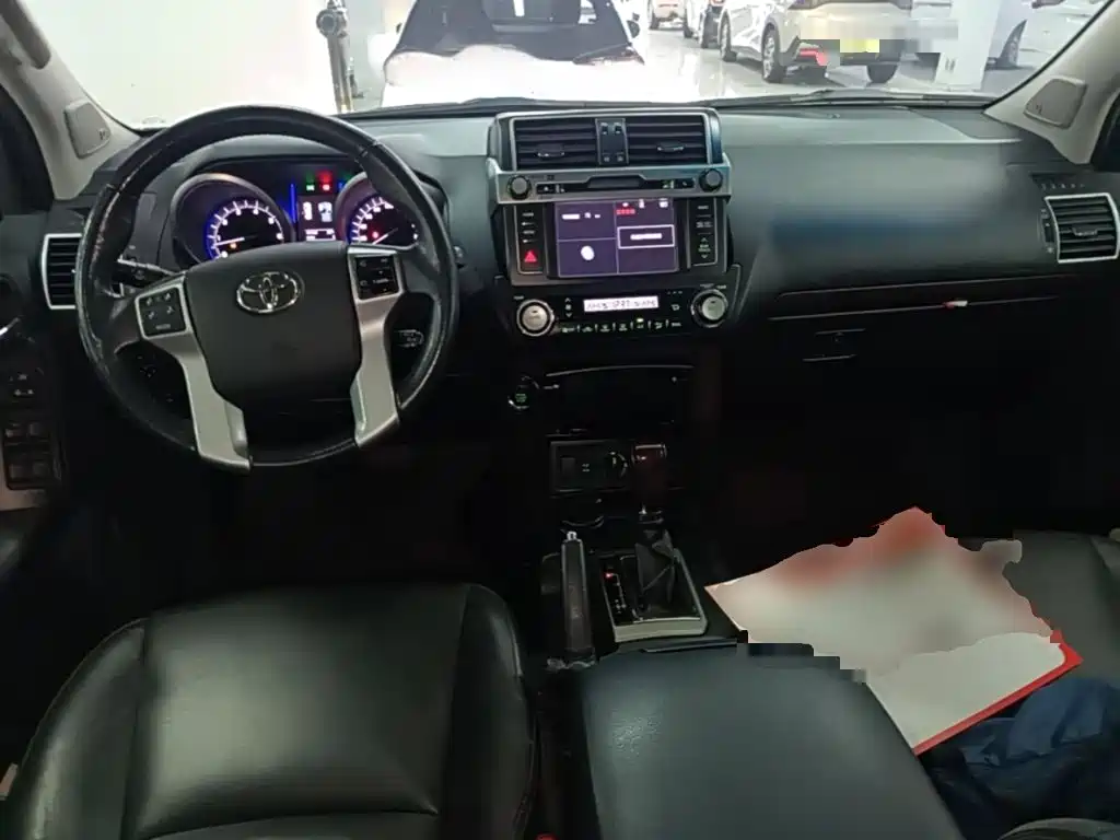 Toyota Prado 2017 — фото 10