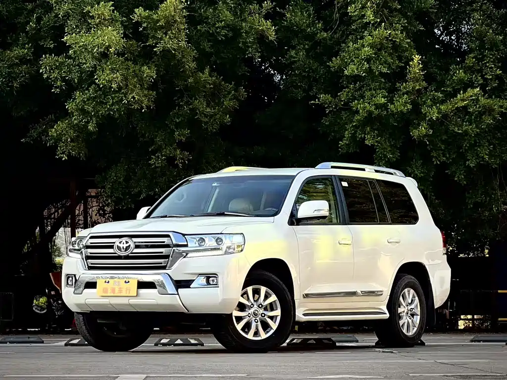 Toyota Land Cruiser 2018 — фото 1
