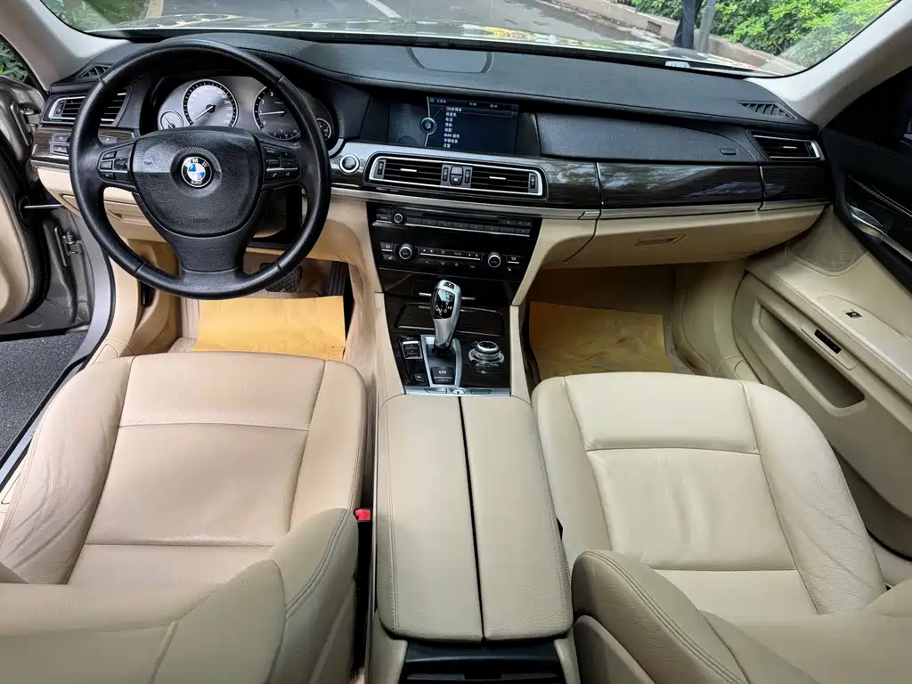 BMW 7 Series 2013 — фото 16