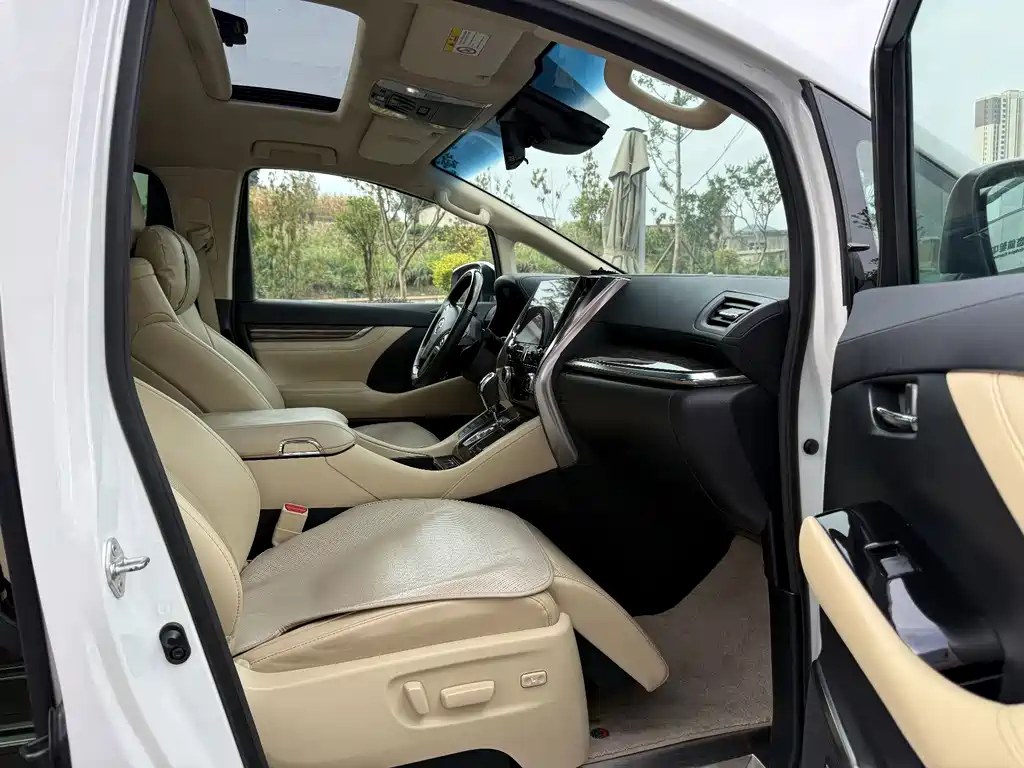 Toyota Vellfire 2023 — фото 9