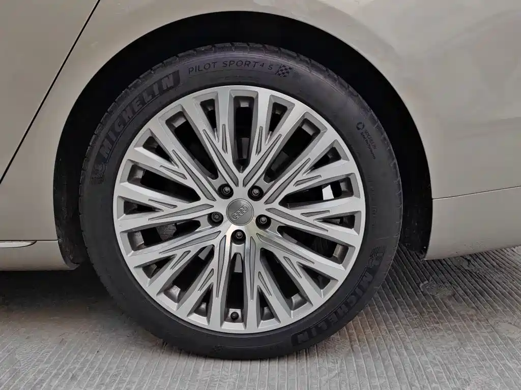 Audi A8 2013