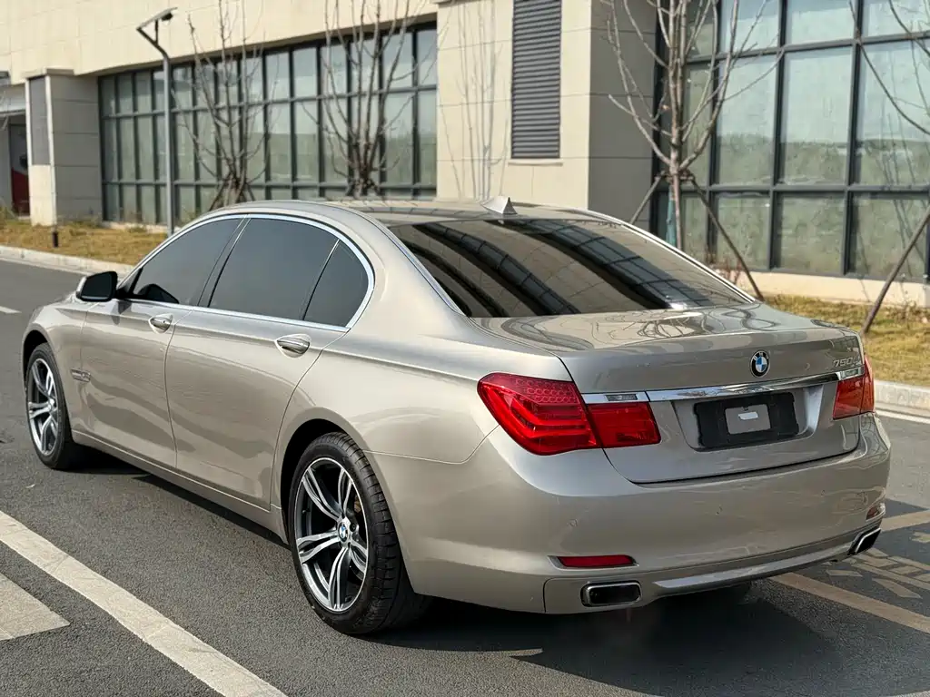 BMW 7 Series 2014 — фото 10