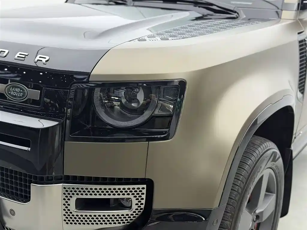Land Rover Defender 2023 — фото 37