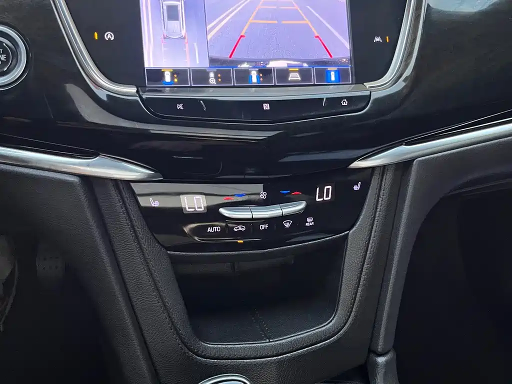 Cadillac XT6 2021 — фото 16